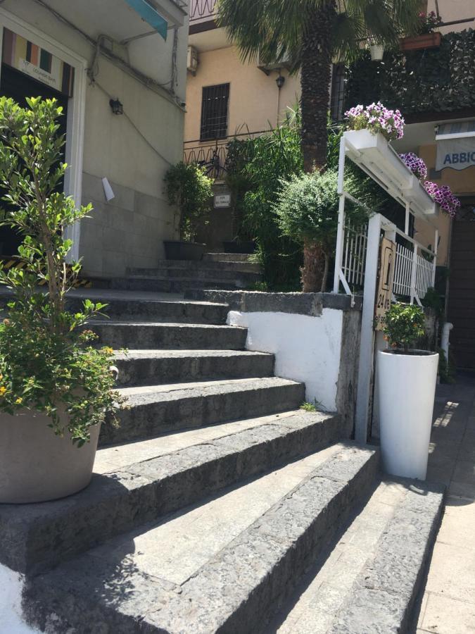 Corallo Holiday House Acitrezza Aci Trezza Bagian luar foto